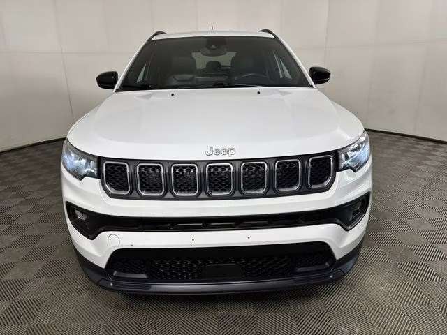 2023 Bright White Clearcoat Jeep Compass Latitude 4X4 SUV