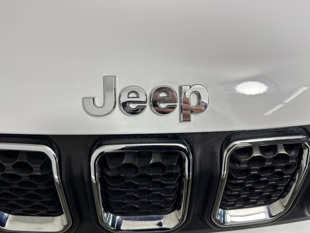 2023 Bright White Clearcoat Jeep Compass Latitude 4X4 SUV
