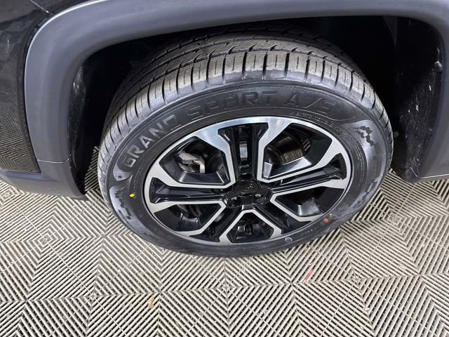 2024 Diamond Black Crystal Pearlcoat Jeep Compass Limited 4X4 SUV
