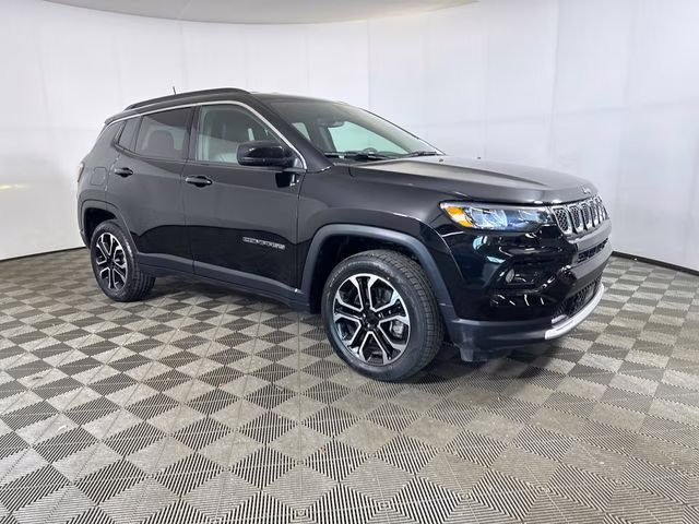 2024 Diamond Black Crystal Pearlcoat Jeep Compass Limited 4X4 SUV