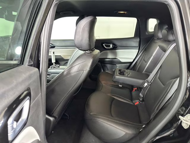 2024 Diamond Black Crystal Pearlcoat Jeep Compass Limited 4X4 SUV