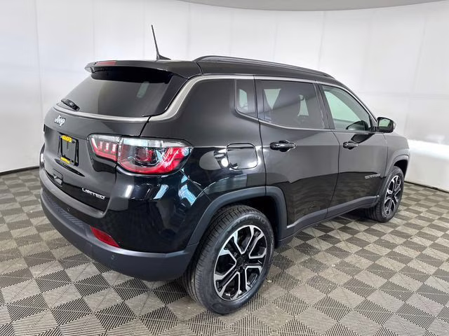 2024 Diamond Black Crystal Pearlcoat Jeep Compass Limited 4X4 SUV