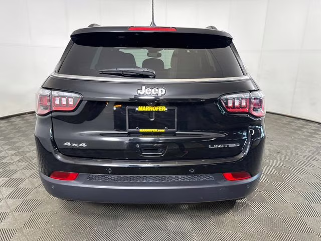 2024 Diamond Black Crystal Pearlcoat Jeep Compass Limited 4X4 SUV