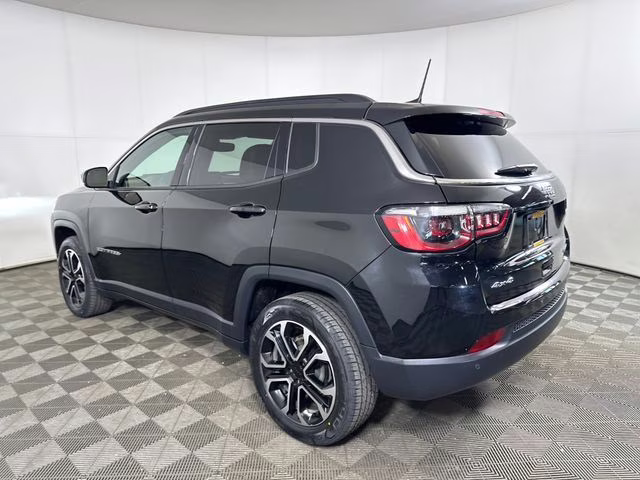 2024 Diamond Black Crystal Pearlcoat Jeep Compass Limited 4X4 SUV