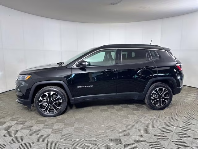 2024 Diamond Black Crystal Pearlcoat Jeep Compass Limited 4X4 SUV