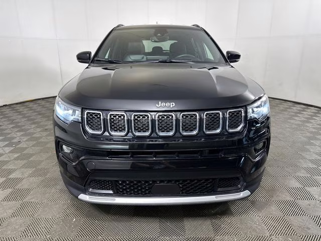 2024 Diamond Black Crystal Pearlcoat Jeep Compass Limited 4X4 SUV