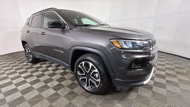 2024 Diamond Black Crystal Pearlcoat Jeep Compass Limited 4X4 SUV