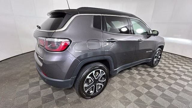 2024 Diamond Black Crystal Pearlcoat Jeep Compass Limited 4X4 SUV