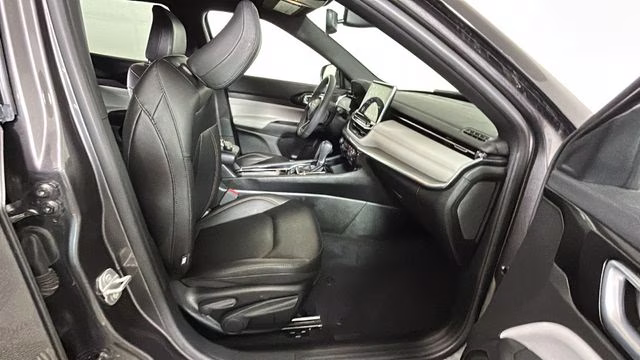 2024 Diamond Black Crystal Pearlcoat Jeep Compass Limited 4X4 SUV