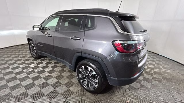 2024 Diamond Black Crystal Pearlcoat Jeep Compass Limited 4X4 SUV