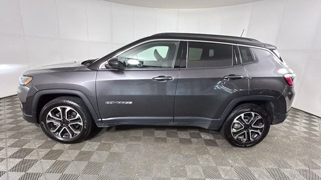 2024 Diamond Black Crystal Pearlcoat Jeep Compass Limited 4X4 SUV