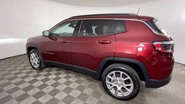2022 Velvet Red Pearlcoat Jeep Compass Latitude Lux 4X4 SUV