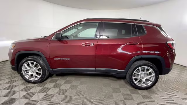 2022 Velvet Red Pearlcoat Jeep Compass Latitude Lux 4X4 SUV