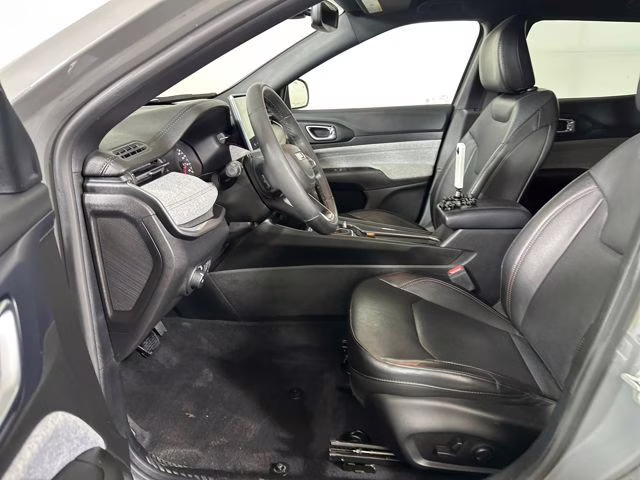 2023 Sting-Gray Clearcoat Jeep Compass Latitude Lux 4X4 SUV