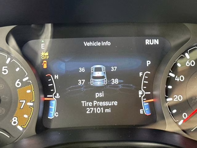 2023 Sting-Gray Clearcoat Jeep Compass Latitude Lux 4X4 SUV