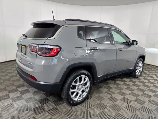 2023 Sting-Gray Clearcoat Jeep Compass Latitude Lux 4X4 SUV