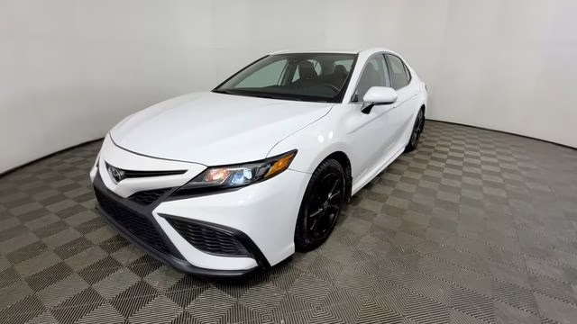 2024 Ice Cap Toyota Camry SE FWD Sedan