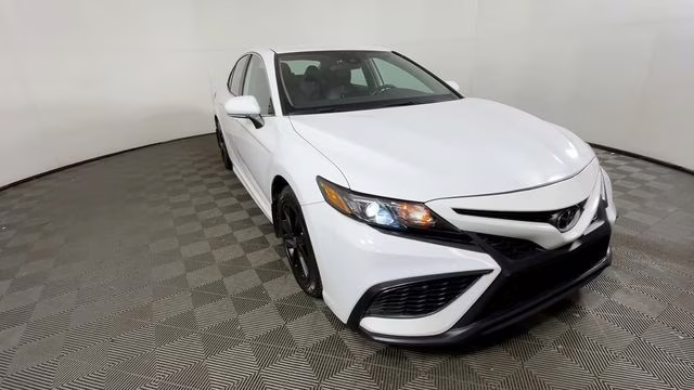 2024 Ice Cap Toyota Camry SE FWD Sedan