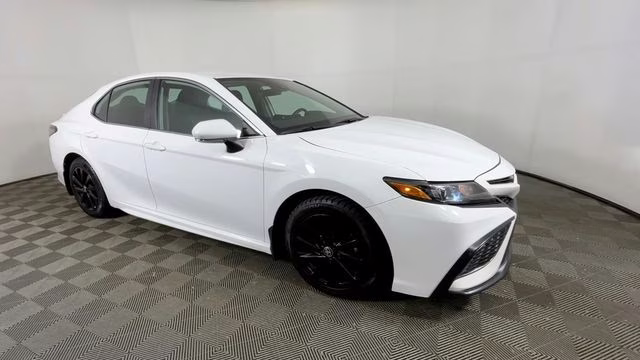 2024 Ice Cap Toyota Camry SE FWD Sedan