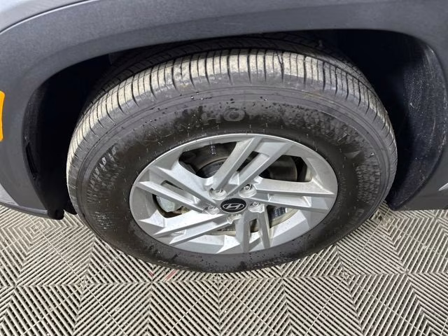 2025 Shimmering Silver Hyundai Tucson SE FWD SUV