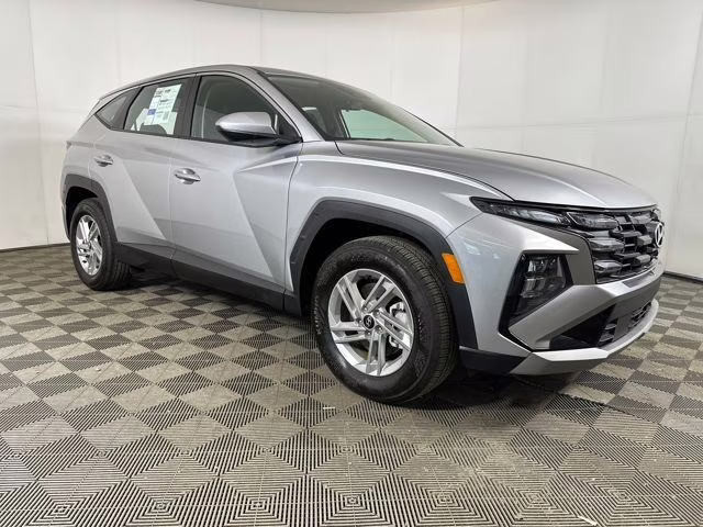 2025 Shimmering Silver Hyundai Tucson SE FWD SUV
