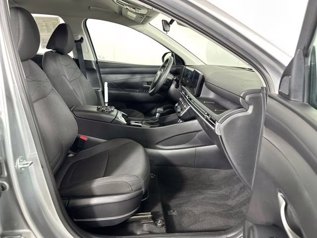 2025 Shimmering Silver Hyundai Tucson SE FWD SUV