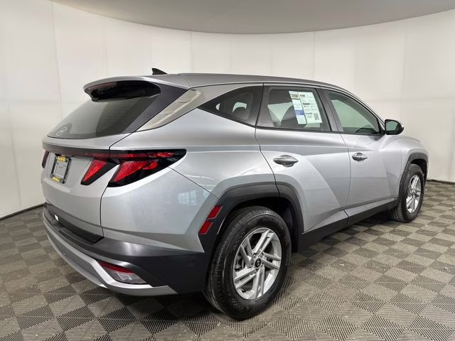 2025 Shimmering Silver Hyundai Tucson SE FWD SUV