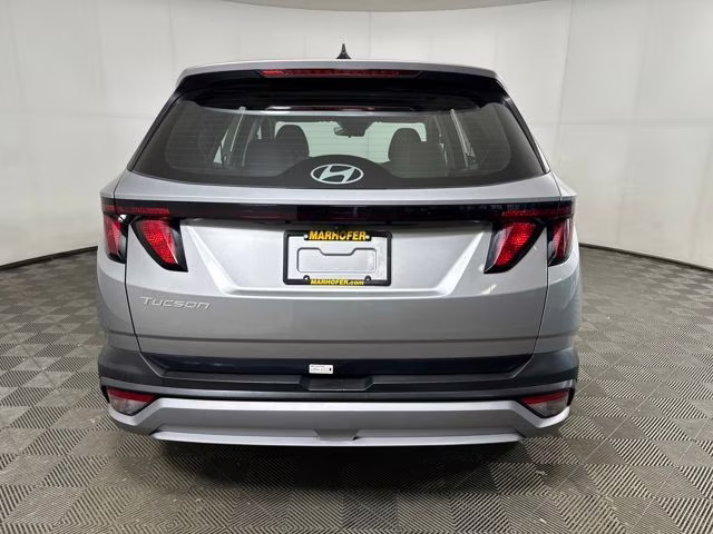2025 Shimmering Silver Hyundai Tucson SE FWD SUV