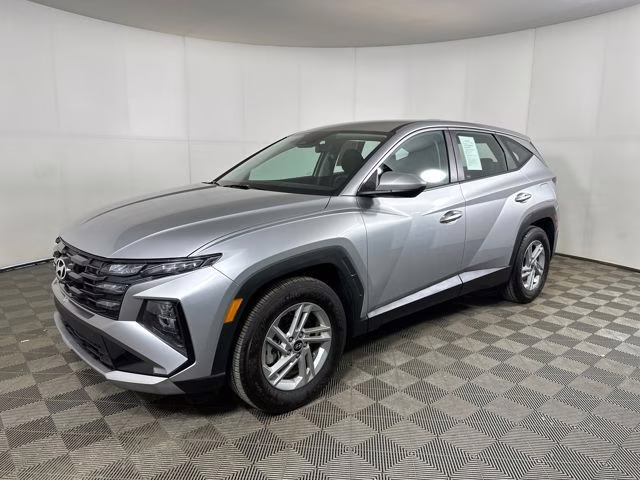 2025 Shimmering Silver Hyundai Tucson SE FWD SUV