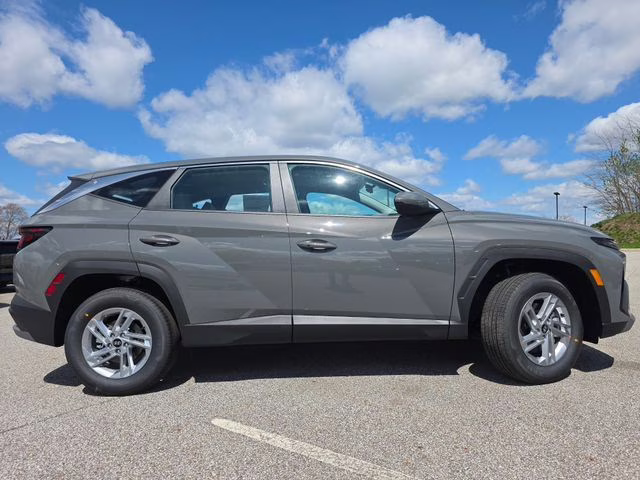 2026 Hampton Gray Hyundai Tucson SE AWD SUV