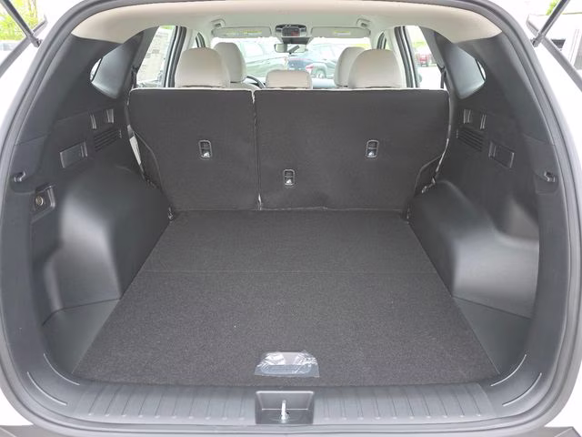 2026 White Pearl Hyundai Tucson SE AWD SUV