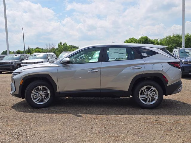 2026 Shimmering Silver Hyundai Tucson SE AWD SUV