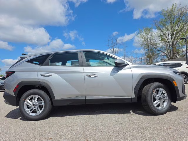 2026 Shimmering Silver Hyundai Tucson SE AWD SUV