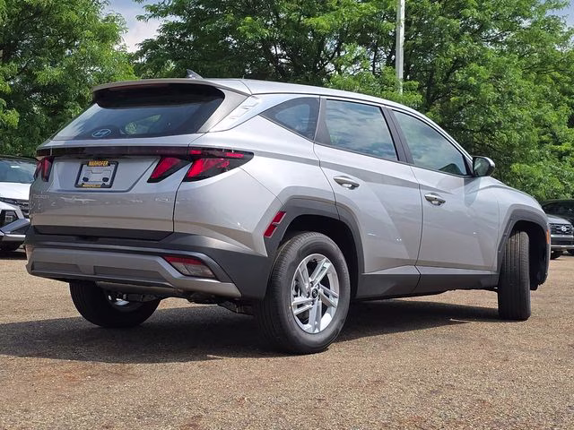 2026 Shimmering Silver Hyundai Tucson SE AWD SUV