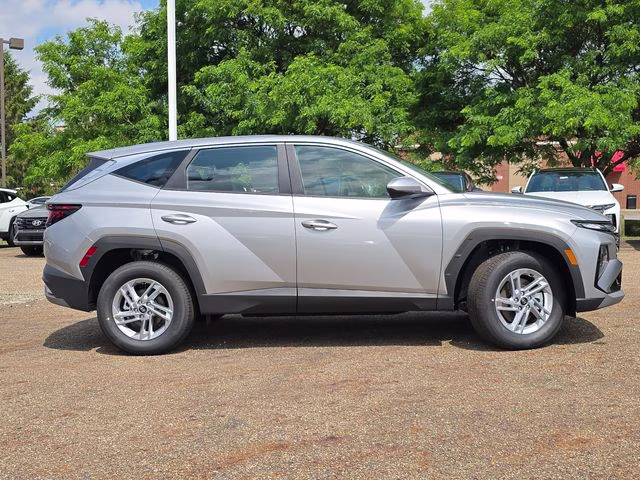 2026 Shimmering Silver Hyundai Tucson SE AWD SUV