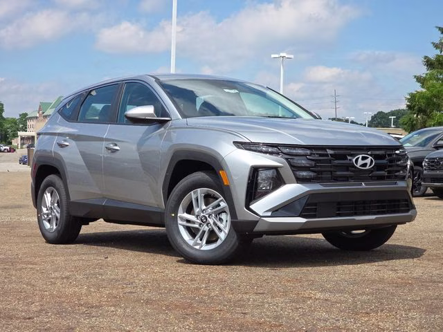 2026 Shimmering Silver Hyundai Tucson SE AWD SUV