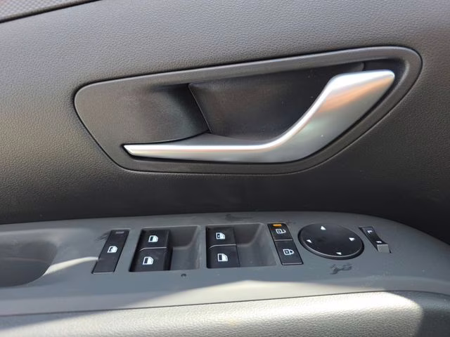 2026 Shimmering Silver Hyundai Tucson SE AWD SUV