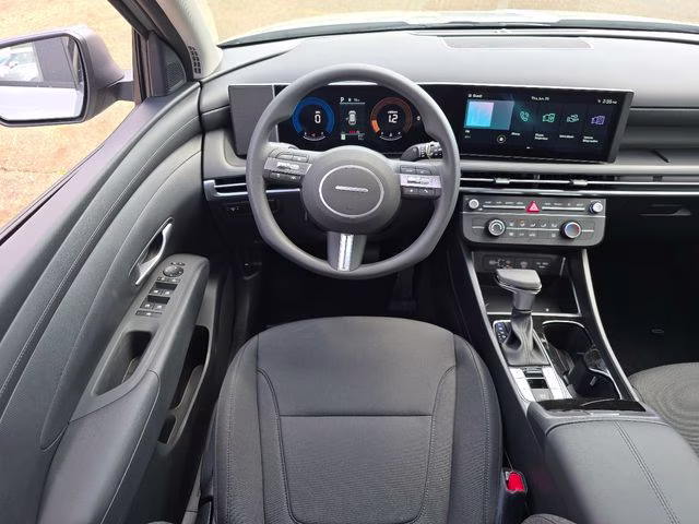 2026 Shimmering Silver Hyundai Tucson SE AWD SUV