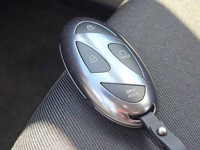 2026 Shimmering Silver Hyundai Tucson SE AWD SUV