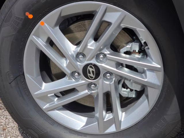 2026 Shimmering Silver Hyundai Tucson SE AWD SUV