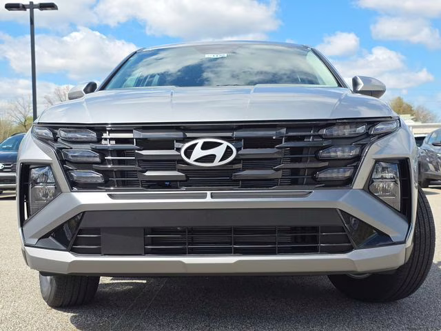 2026 Shimmering Silver Hyundai Tucson SE AWD SUV