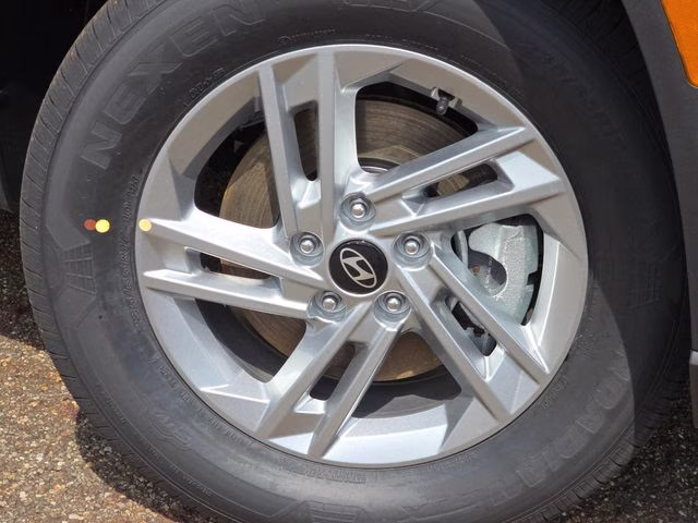 2026 Shimmering Silver Hyundai Tucson SE AWD SUV