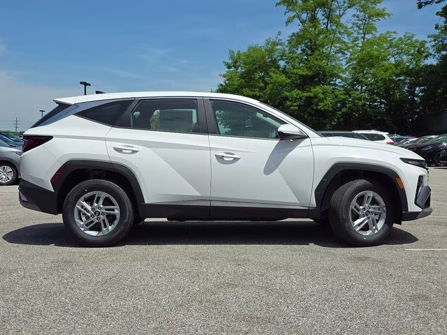2026 White Pearl Hyundai Tucson SE AWD SUV