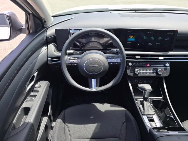 2026 White Pearl Hyundai Tucson SE AWD SUV