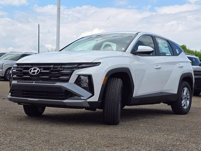 2026 White Pearl Hyundai Tucson SE AWD SUV