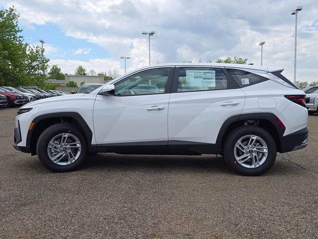 2026 White Pearl Hyundai Tucson SE AWD SUV