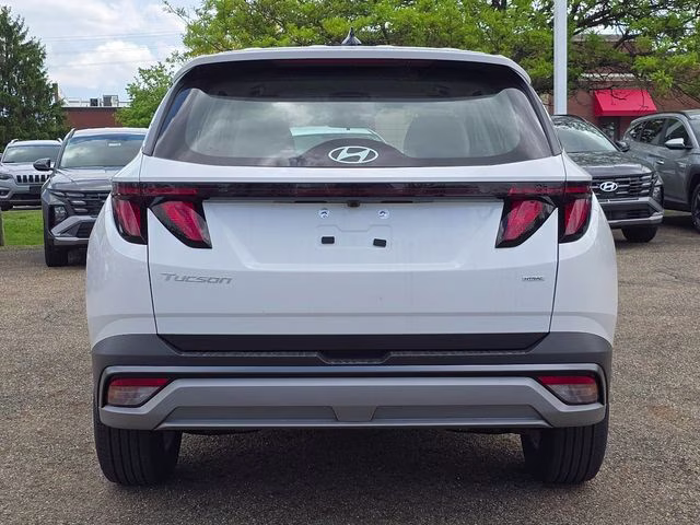 2026 White Pearl Hyundai Tucson SE AWD SUV