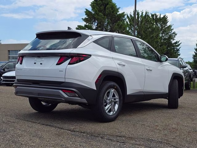 2026 White Pearl Hyundai Tucson SE AWD SUV