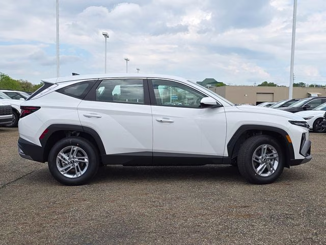 2026 White Pearl Hyundai Tucson SE AWD SUV
