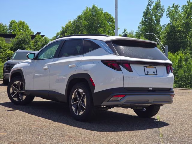 2026 White Pearl Hyundai Tucson SEL FWD SUV